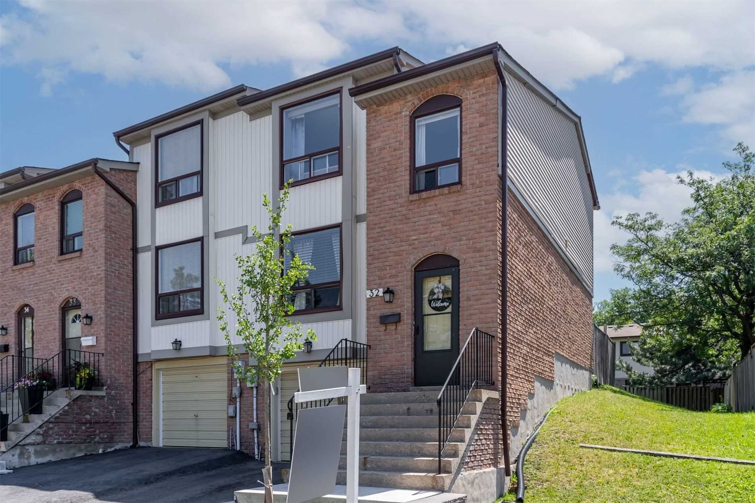 Townhouse sold at 32 Mcmullen Crescent, Brampton, Central Park, L6S3M2 - MLS: W5672480