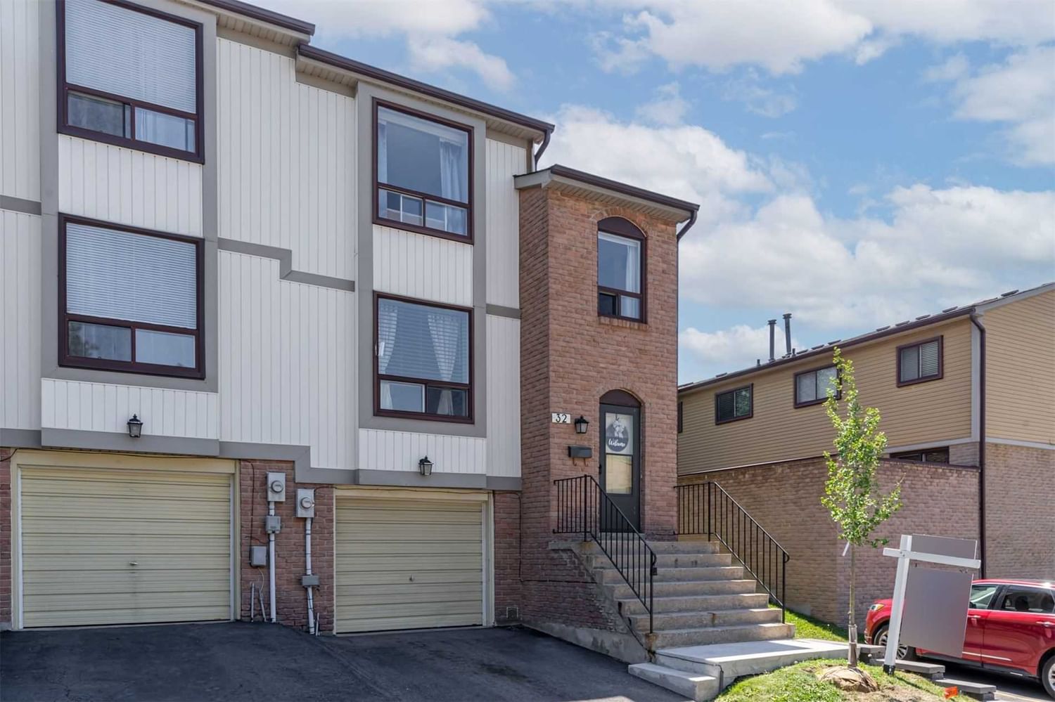 Townhouse sold at 32 Mcmullen Crescent, Brampton, Central Park, L6S3M2 - MLS: W5672480