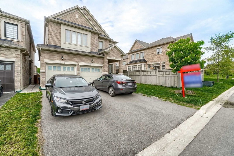 5 Mugford Cres, Brampton, L6Y6A7 | Image 2
