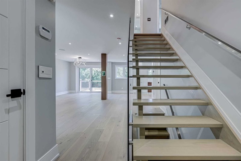 34 Rufford Rd, Toronto, M8W4V6 | Image 3