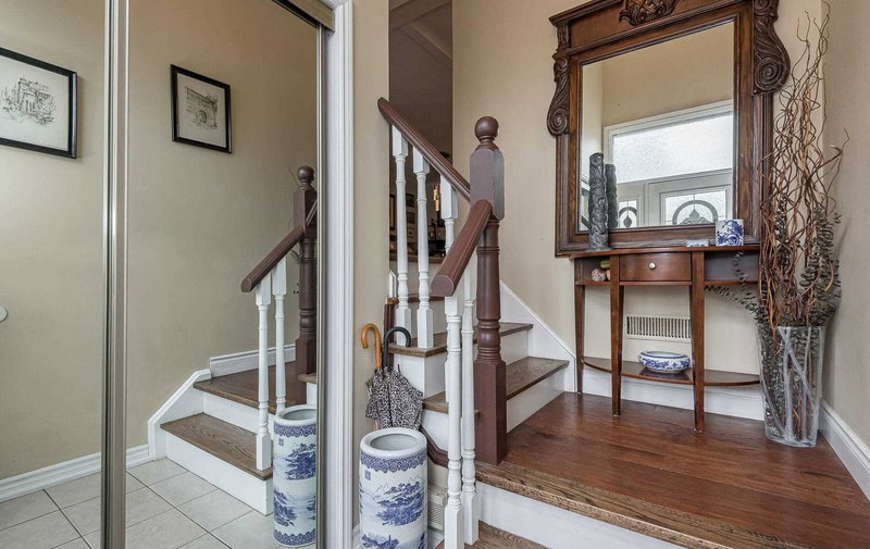 115 Antigua Rd, Mississauga, L5B2T8 | Image 2