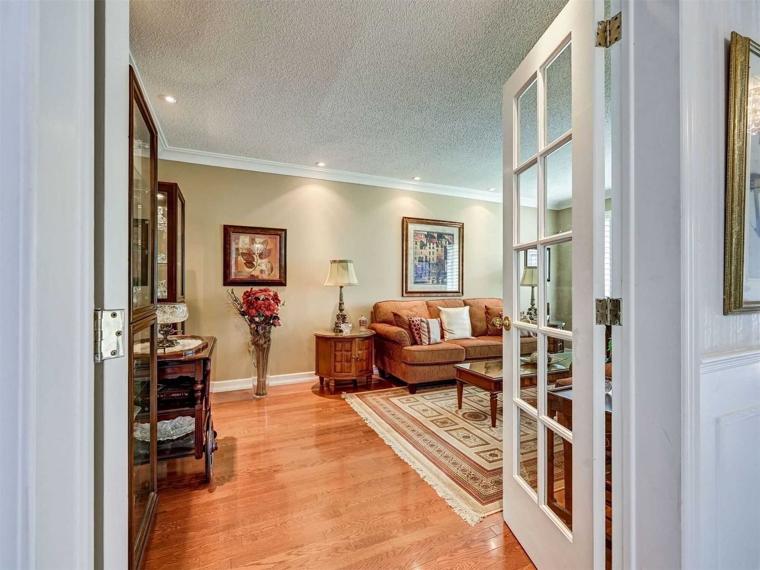 Listing Image 4