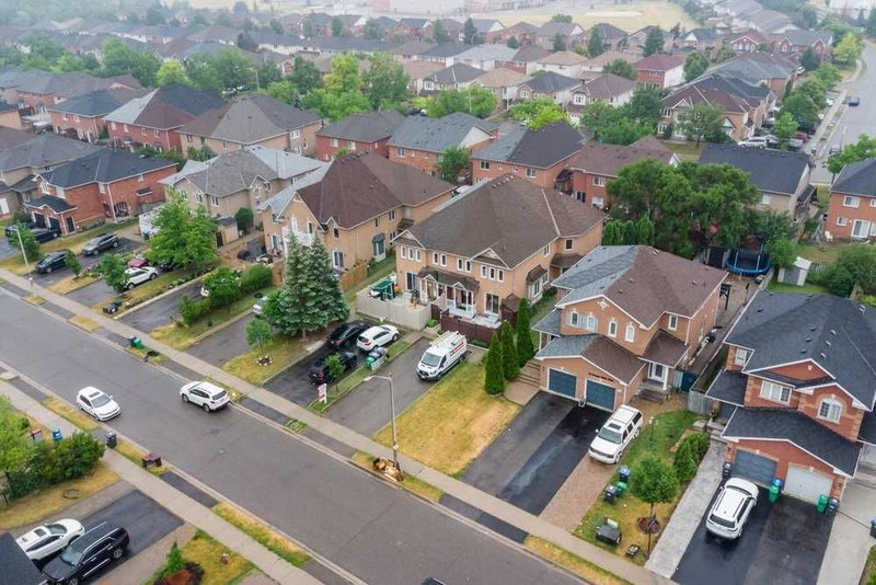 63 Pressed Brick Dr, Brampton, L6V 4K5 | Image 2