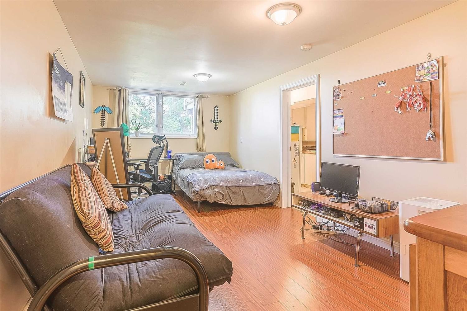 Listing Image 15