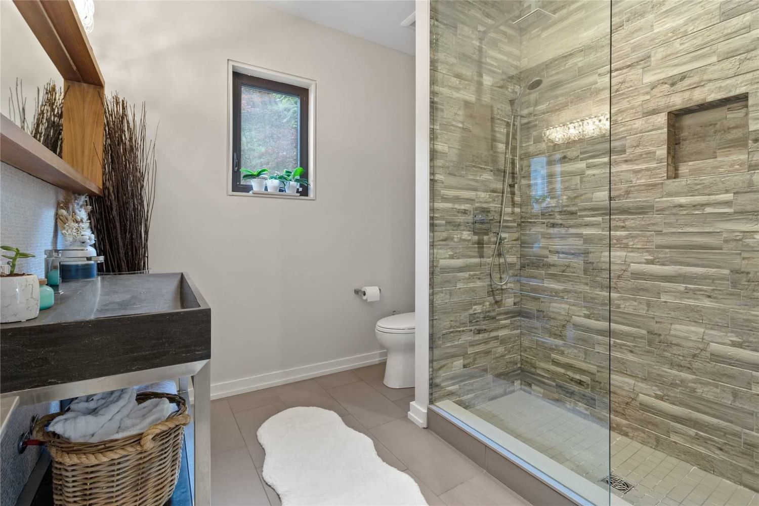 Detached House sold at 868 Danforth Place, Burlington, Ontario, L7T1S2 - Bayview - MLS: W5693553
