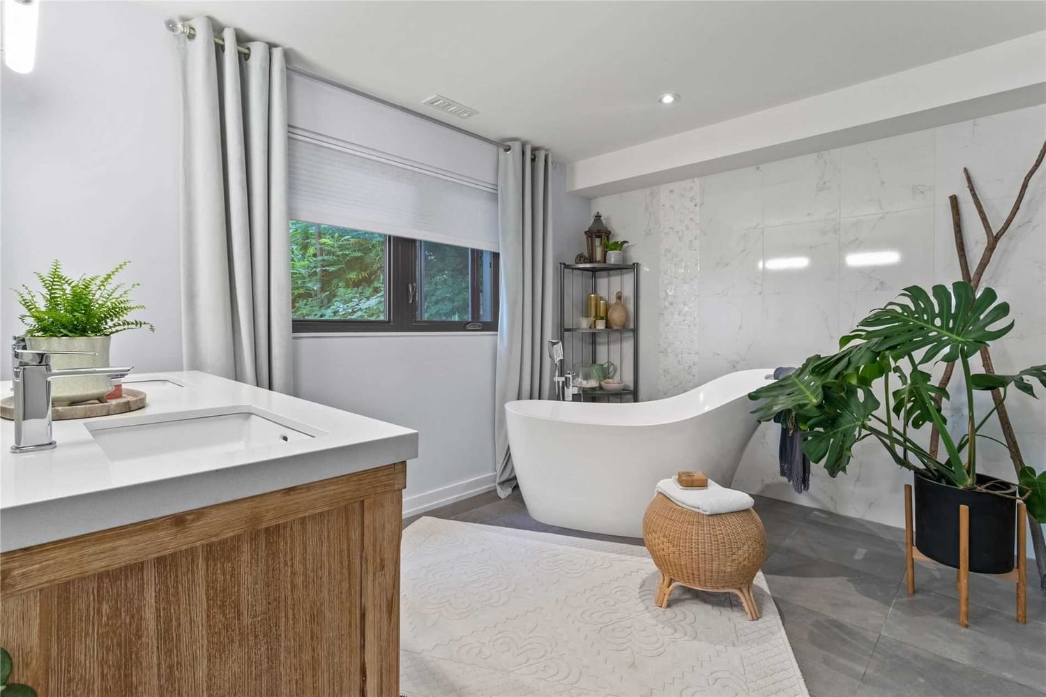 Detached House sold at 868 Danforth Place, Burlington, Ontario, L7T1S2 - Bayview - MLS: W5693553