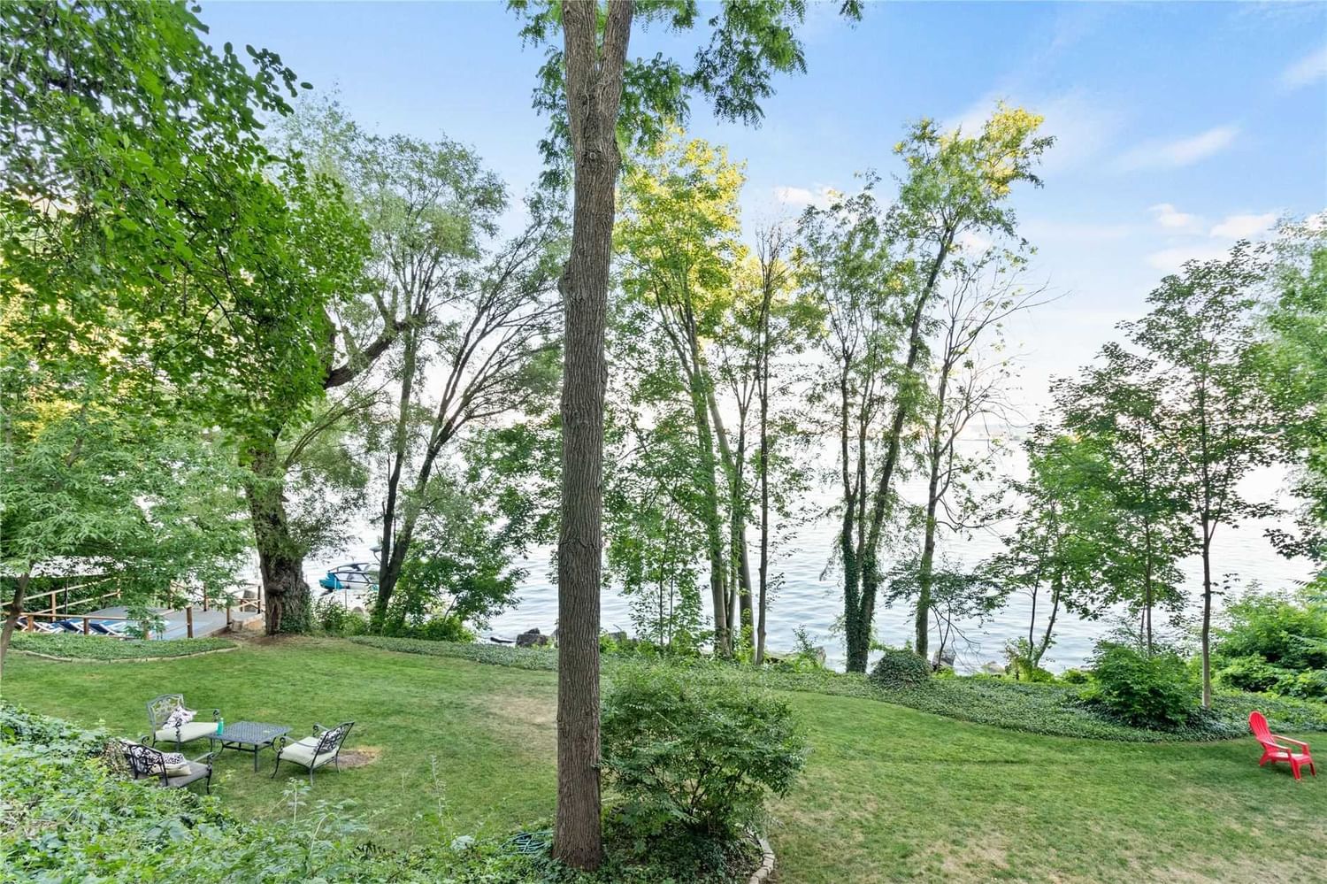 Detached House sold at 868 Danforth Place, Burlington, Ontario, L7T1S2 - Bayview - MLS: W5693553