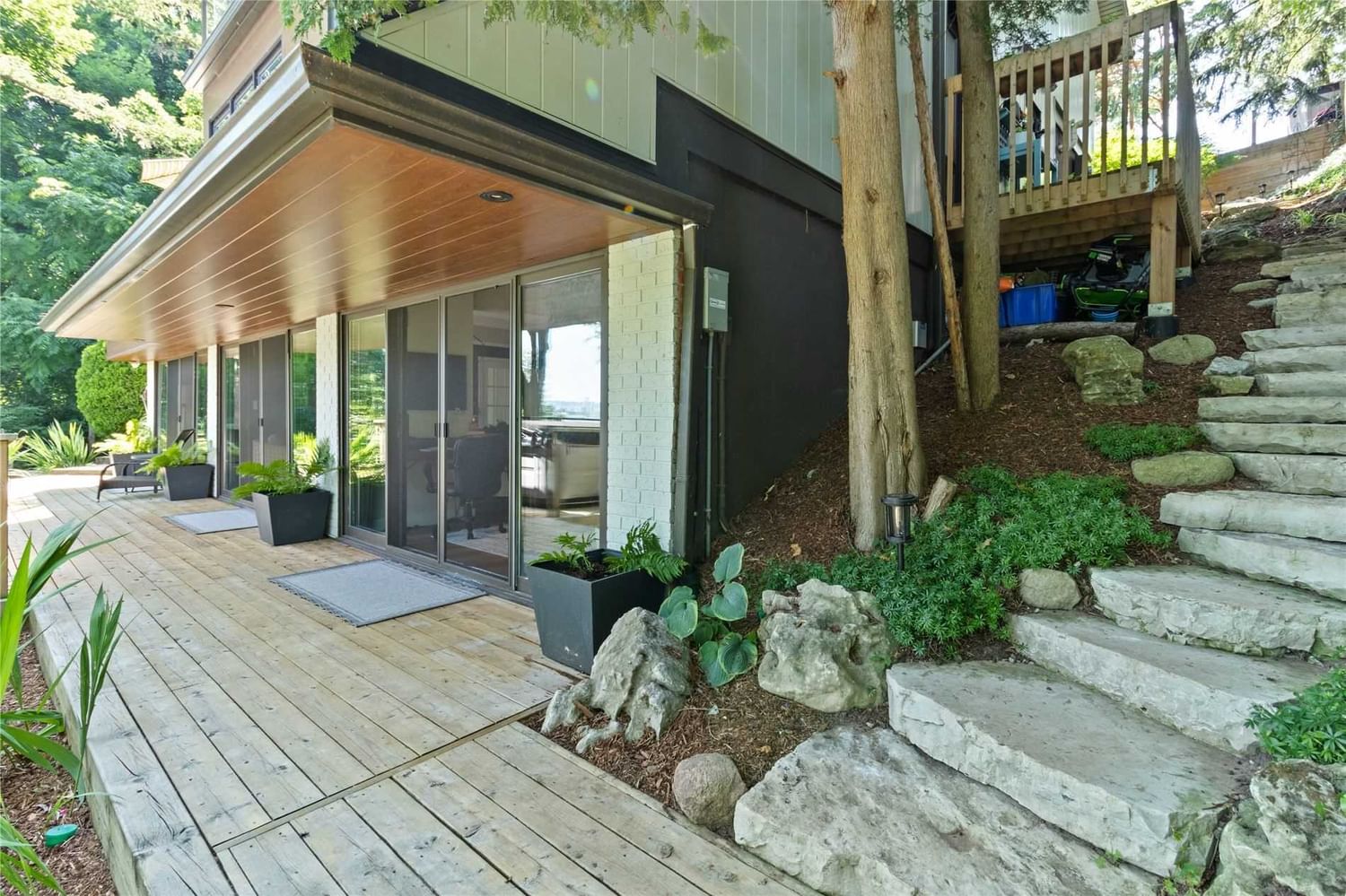 Detached House sold at 868 Danforth Place, Burlington, Ontario, L7T1S2 - Bayview - MLS: W5693553