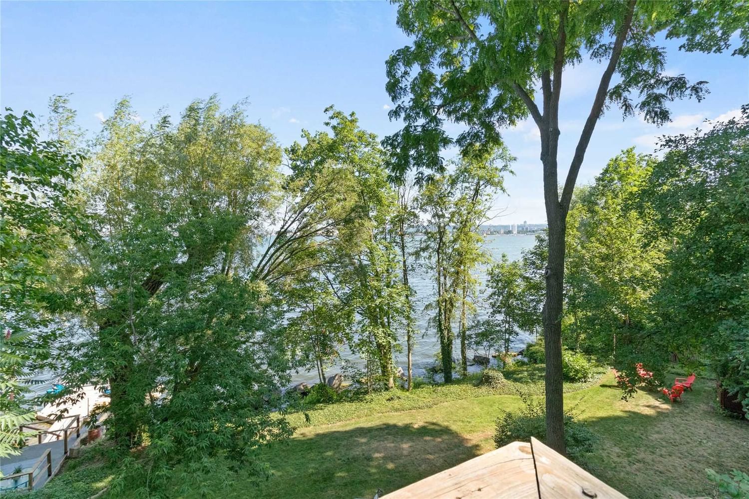Detached House sold at 868 Danforth Place, Burlington, Ontario, L7T1S2 - Bayview - MLS: W5693553