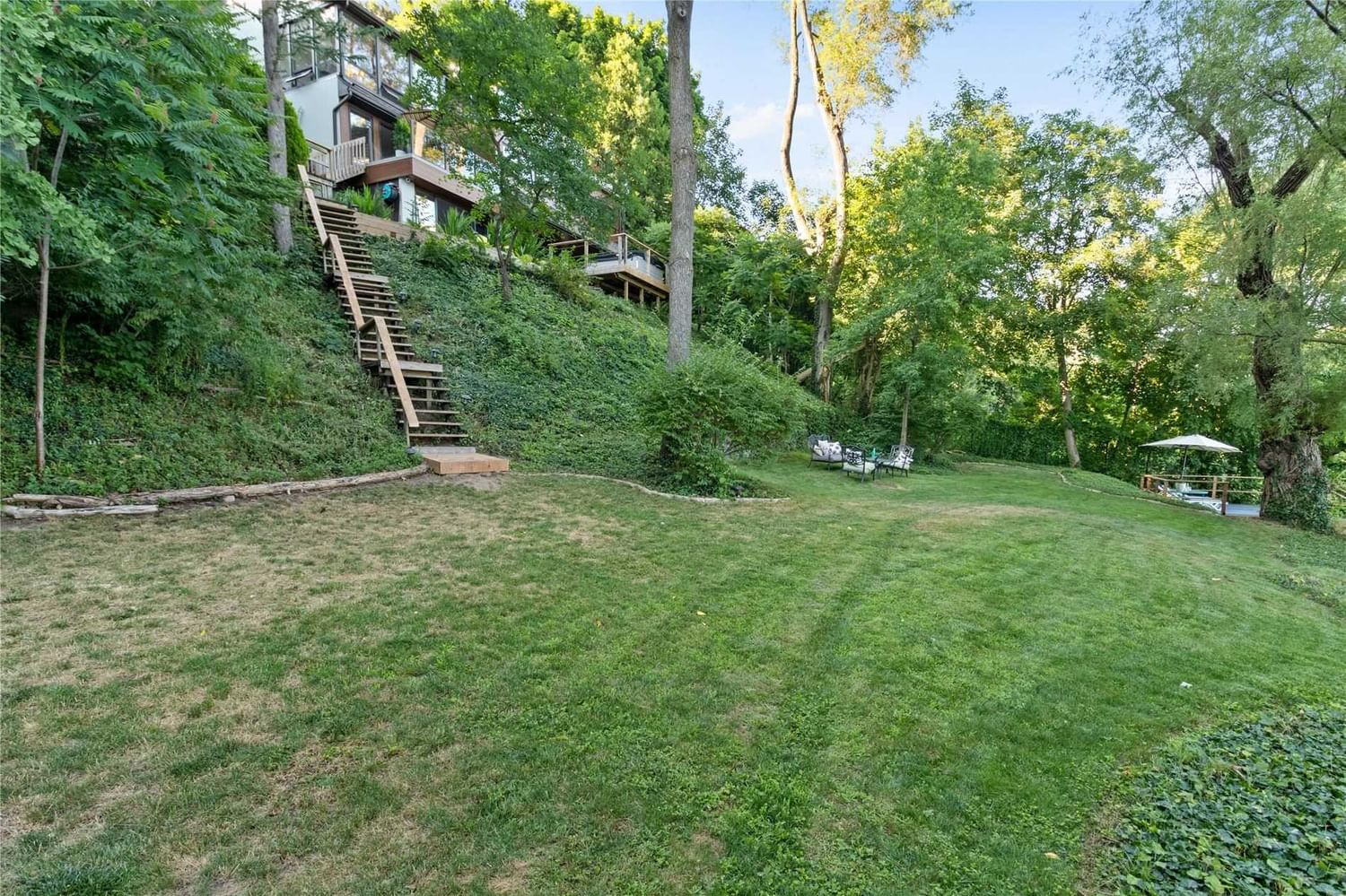 Detached House sold at 868 Danforth Place, Burlington, Ontario, L7T1S2 - Bayview - MLS: W5693553