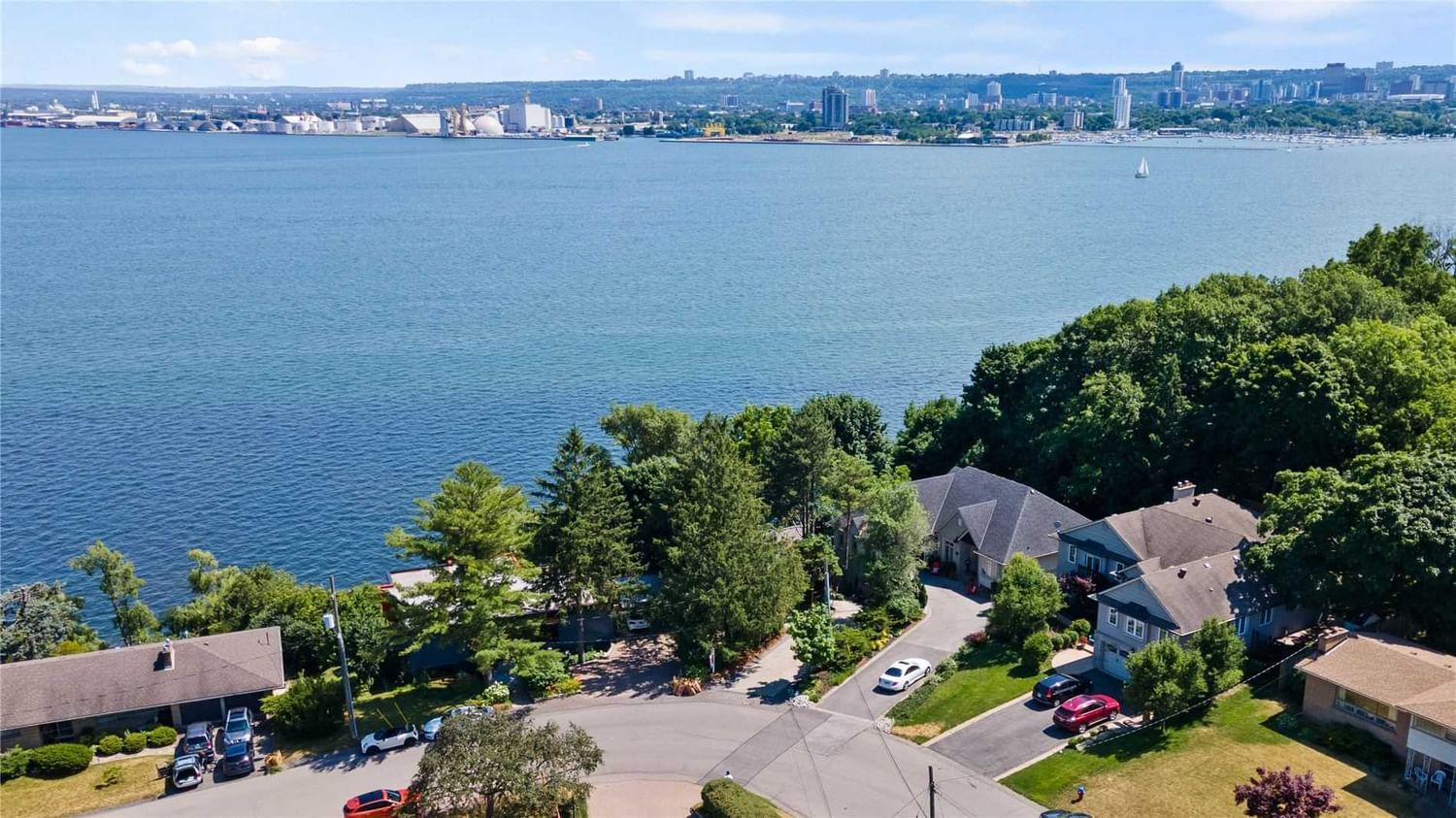 Detached House sold at 868 Danforth Place, Burlington, Ontario, L7T1S2 - Bayview - MLS: W5693553