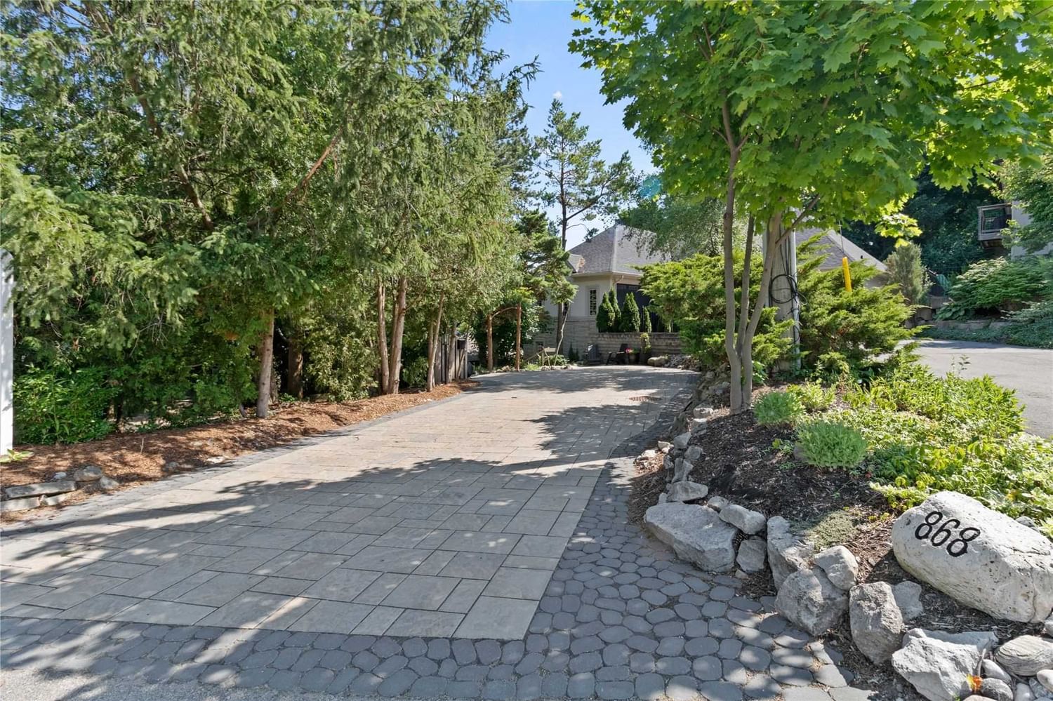 Detached House sold at 868 Danforth Place, Burlington, Ontario, L7T1S2 - Bayview - MLS: W5693553