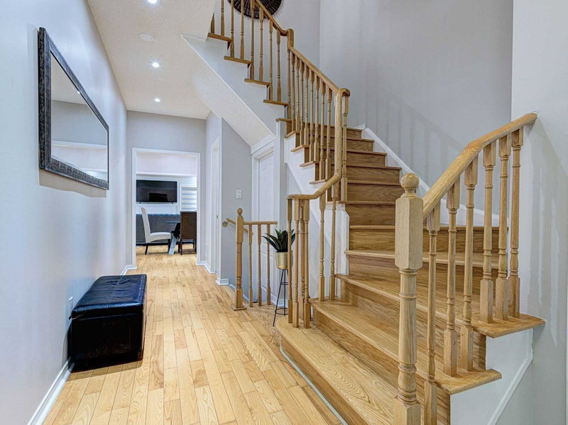 77 Maddybeth Cres, Brampton, L6Y5R6 | Image 3