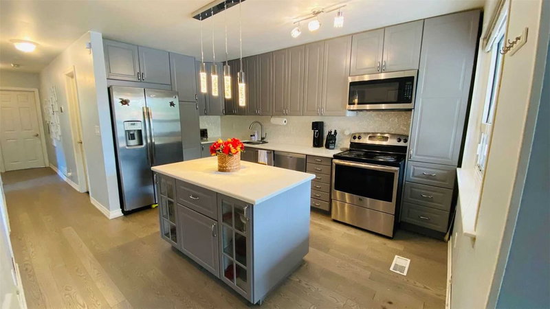 Main - 1601 Sandgate Cres, Mississauga, L5J2E3 | Image 3