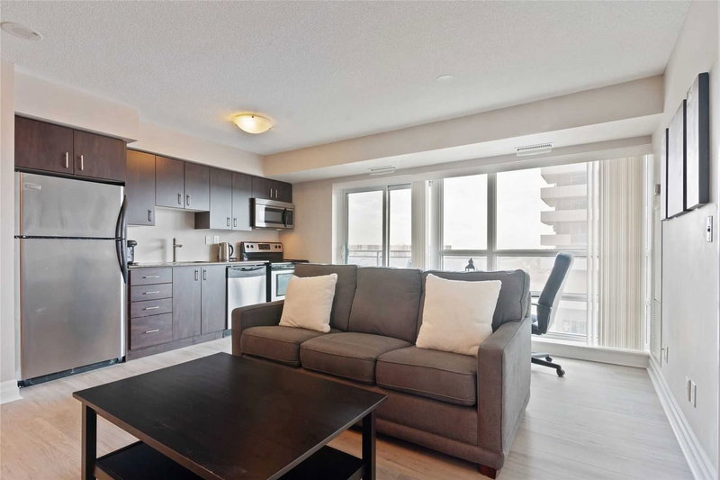 707 - 215 Queen St E, Brampton, L6Y1M6 | Image 2