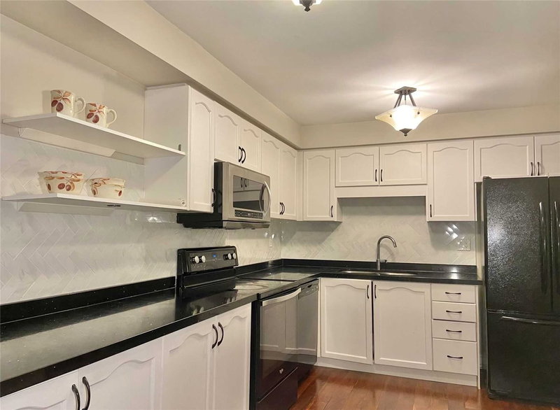 2225 Dale Ridge Dr, Oakville, L6M3L4 | Image 2