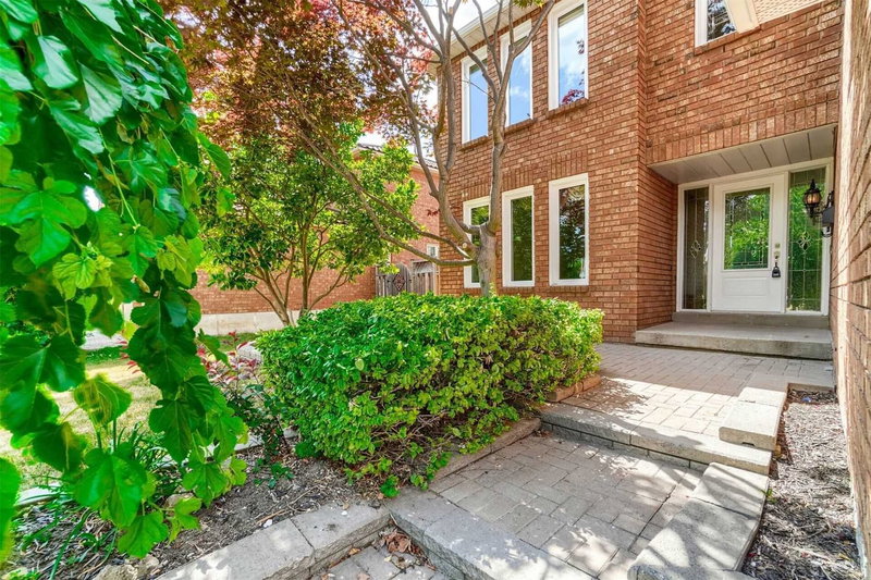 4 Garbutt Cres, Brampton, L6X3G5 | Image 2