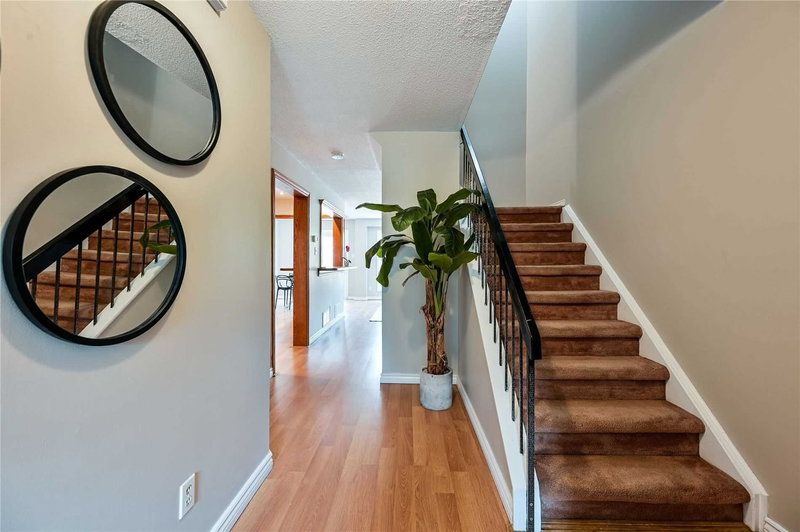 28 - 1039 Cedarglen Gate, Mississauga, L5C3A7 | Image 3