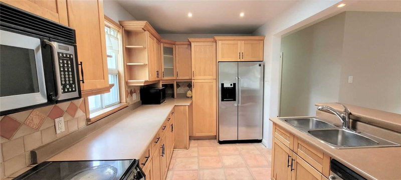 2 Rufford Rd, Toronto, M8W4V4 | Image 2