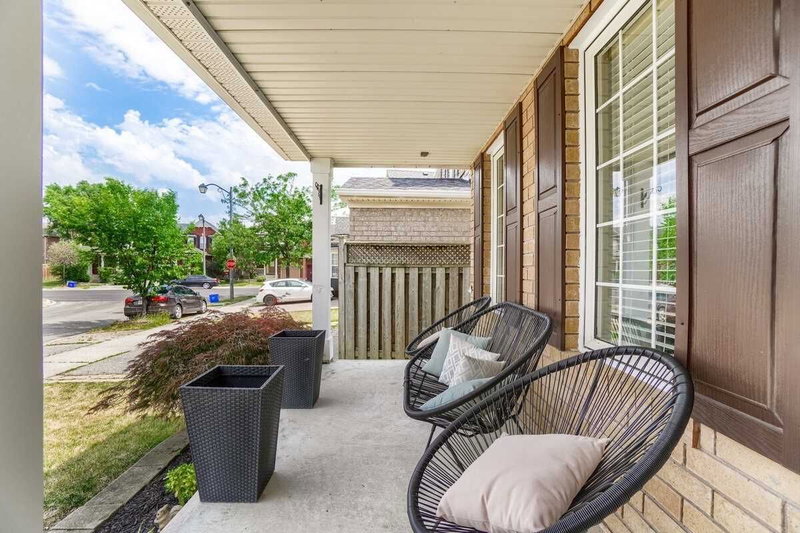 599 Caverhill Cres, Milton, L9T5K5 | Image 3