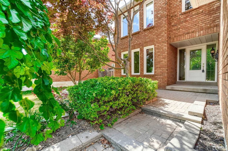 4 Garbutt Cres, Brampton, L6X3G5 | Image 3