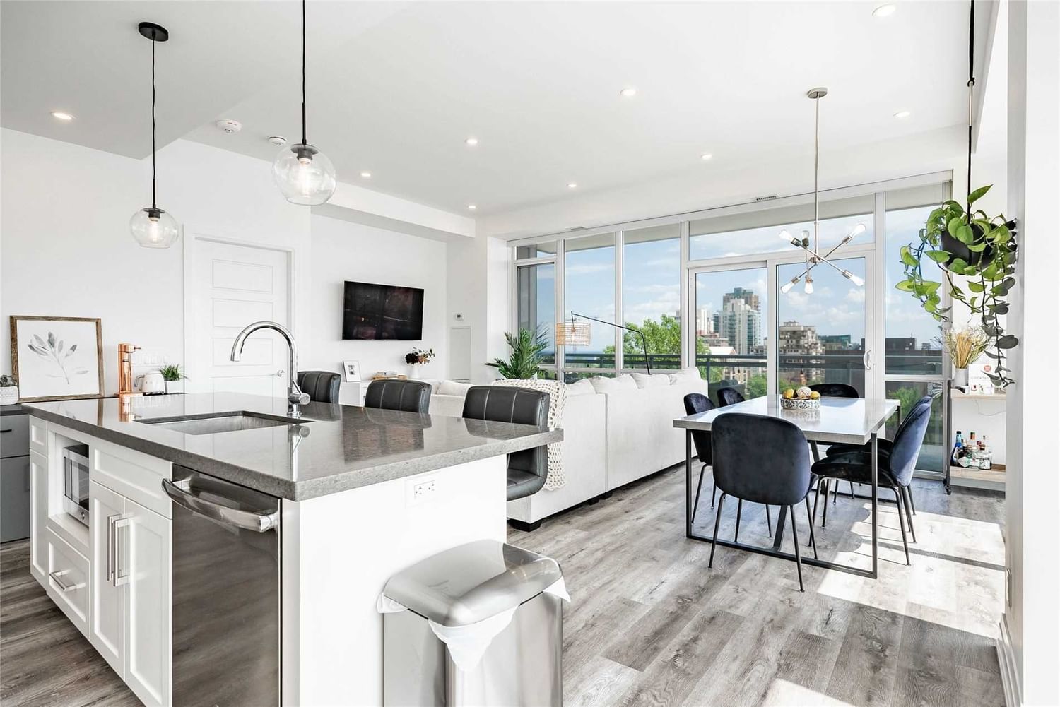 Condo sold at 705-2025 Maria Street, Burlington, Ontario, L7R0E9 - Brant - MLS: W5711040