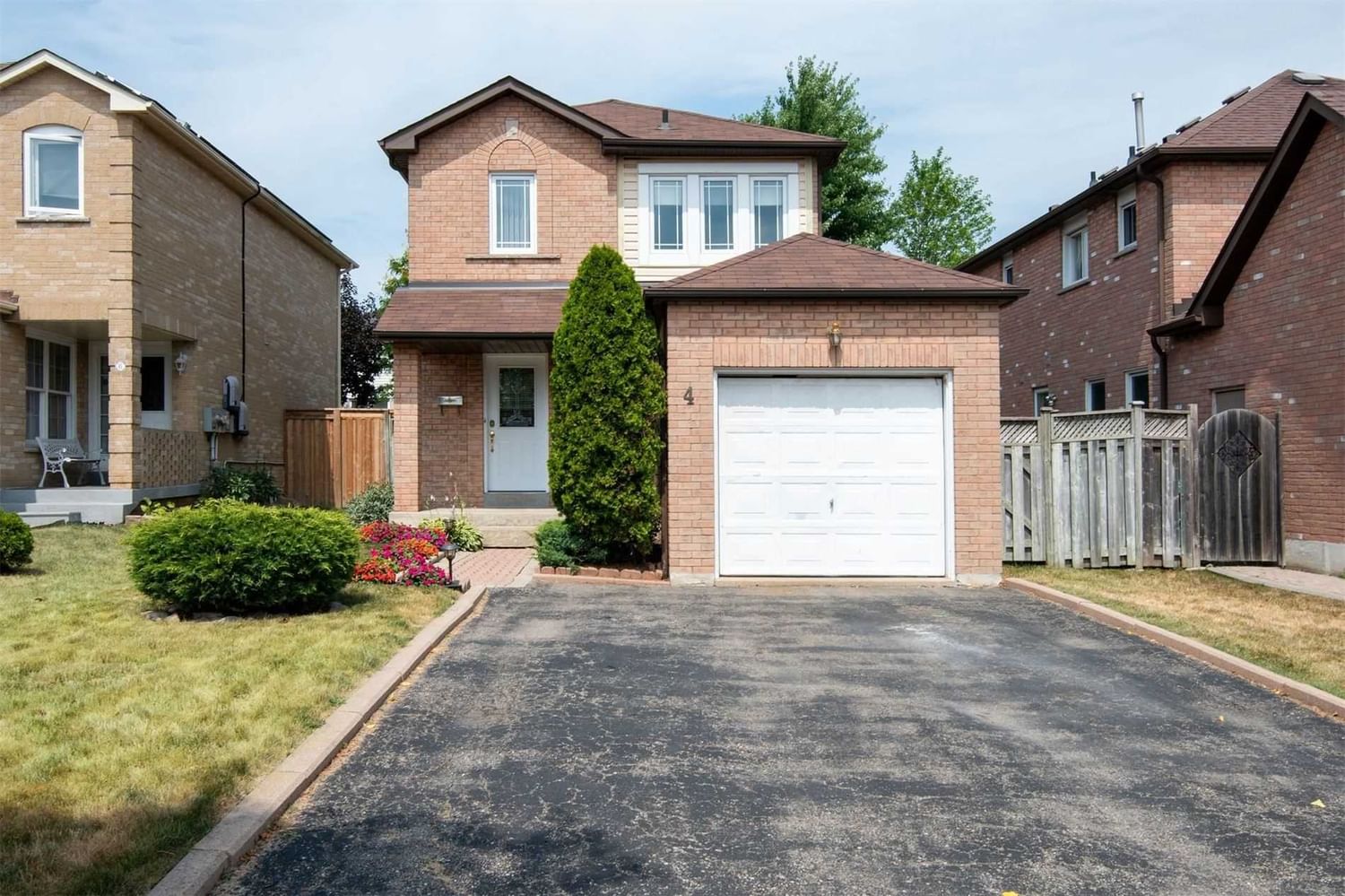 Detached House sold at 4 Nectarine Crescent, Brampton, Westgate, L6S 5Y8 - MLS: W5714154