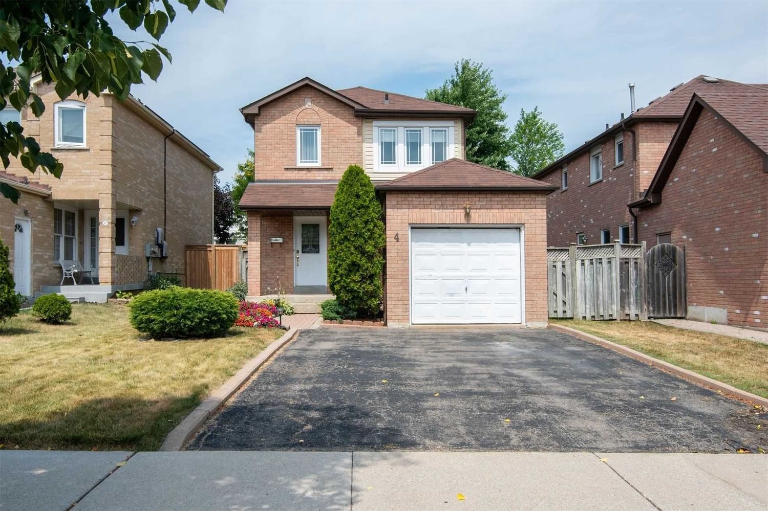 Detached House sold at 4 Nectarine Crescent, Brampton, Westgate, L6S 5Y8 - MLS: W5714154