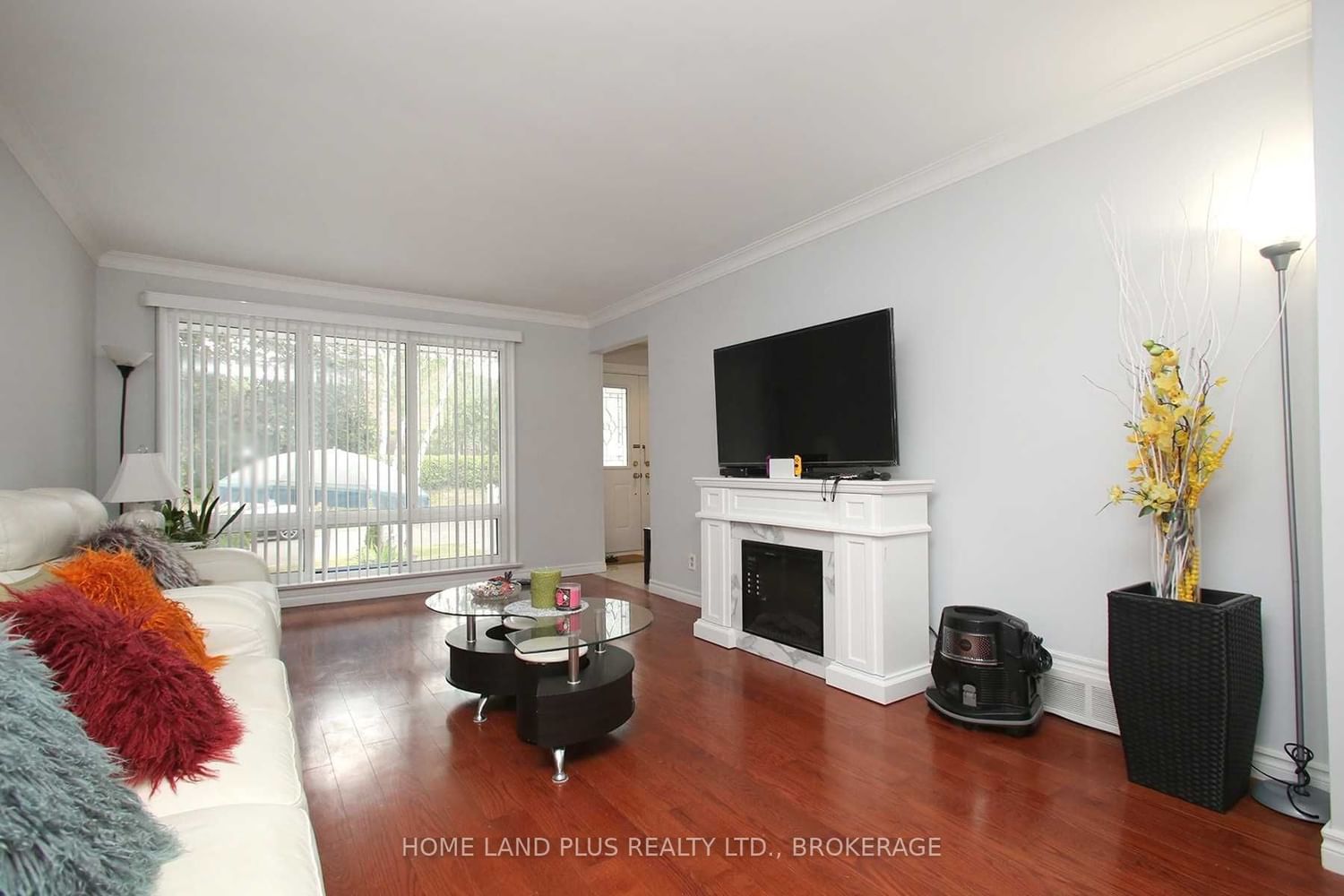 Listing Image 4
