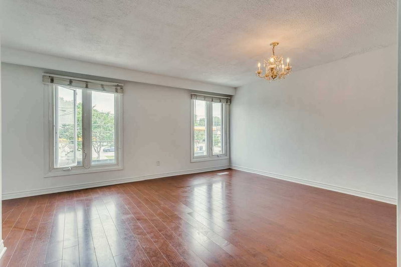 Upper - 675 The Queensway, Toronto, M8Y 1K8 | Image 2