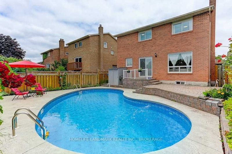 2105 Folkway Dr W, Mississauga, L5L 3G3 | Image 2