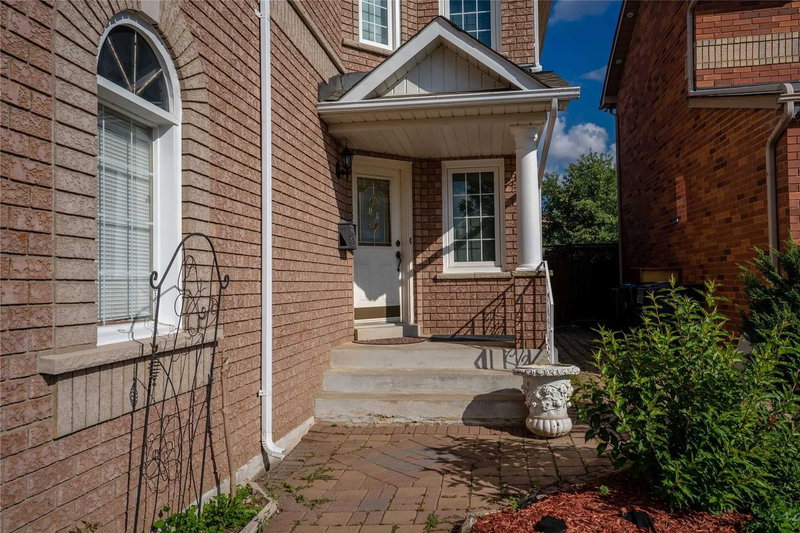 10 Safari Crt, Brampton, L7A1G8 | Image 3