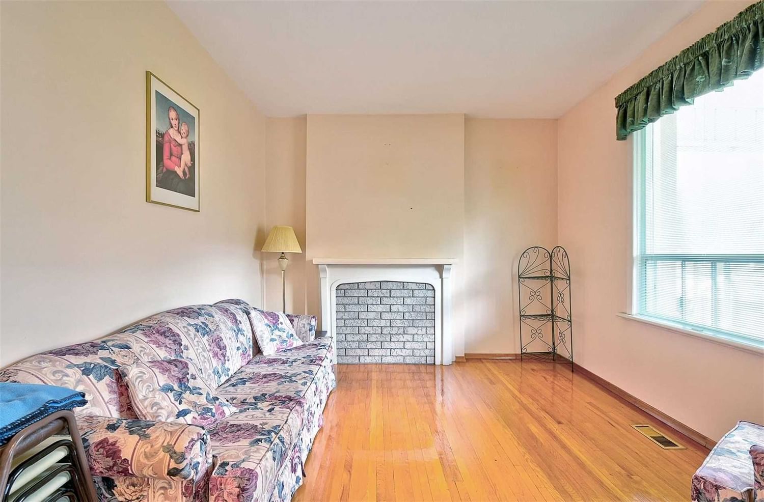 Listing Image 2