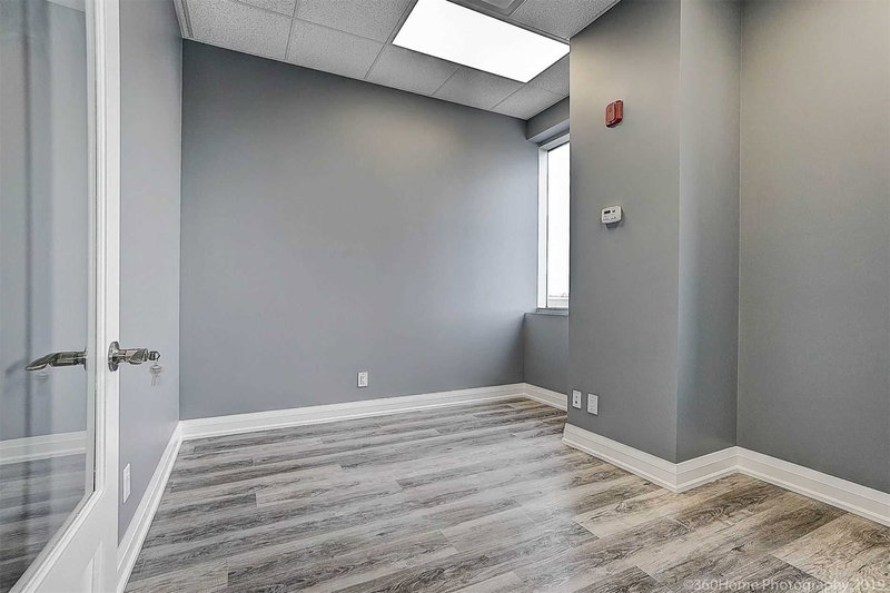 301 - 218 Export Blvd, Mississauga, L5S1Y9 | Image 2