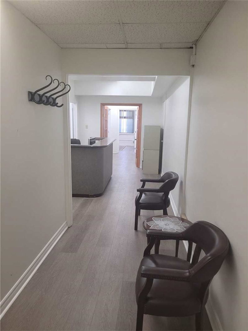 206 - 106 Lakeshore Rd E, Mississauga, L5G1E3 | Image 3