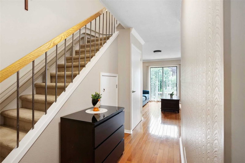 125 Ashridge Crt, Mississauga, L4Z1K5 | Image 3