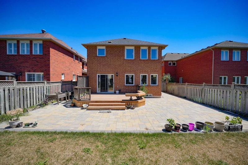 489 Ravineview Way, Oakville, L6H 6T1 | Image 2