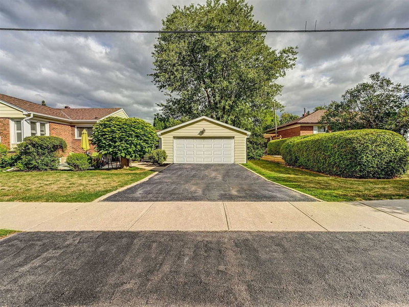 248 Kingsleigh Crt, Milton, L9T 1X7 | Image 2