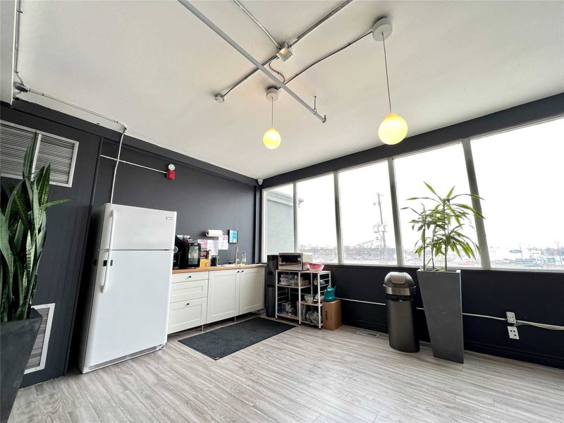 200C - 105 Brockhouse Rd, Toronto, M8W2W8 | Image 3