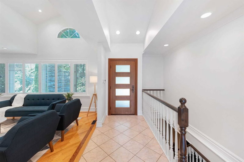 964 Parkland Ave, Mississauga, L5H3H1 | Image 3