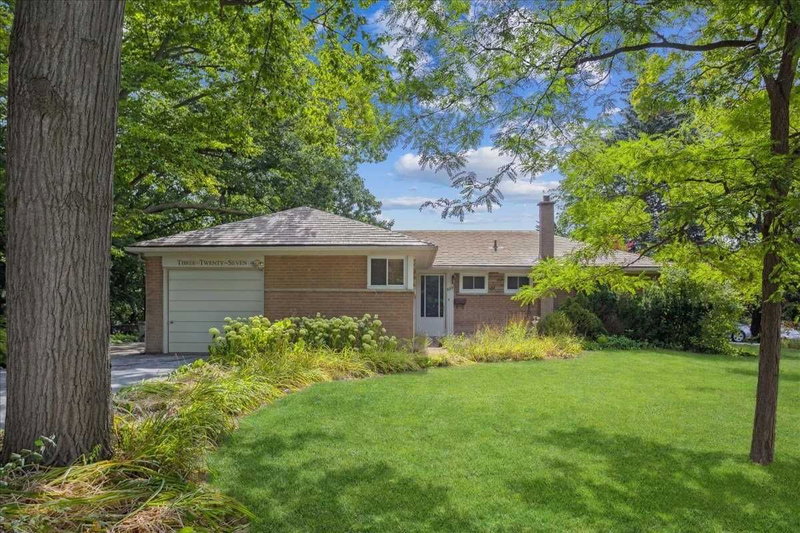 327 River Side Dr, Oakville, L6K3N3 | Image 3