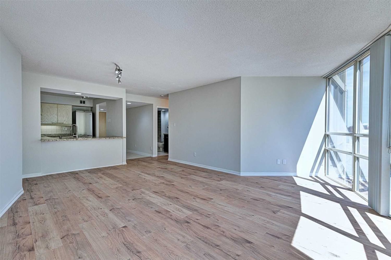 Condo leased at 306-50 Eglinton Avenue, Mississauga, Hurontario, L5R3P5 - MLS: W5739155