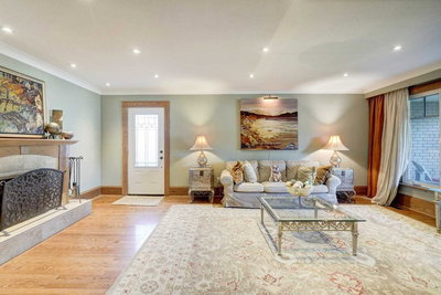 9 Tettenhall Road, Toronto, Ontario image-0-2