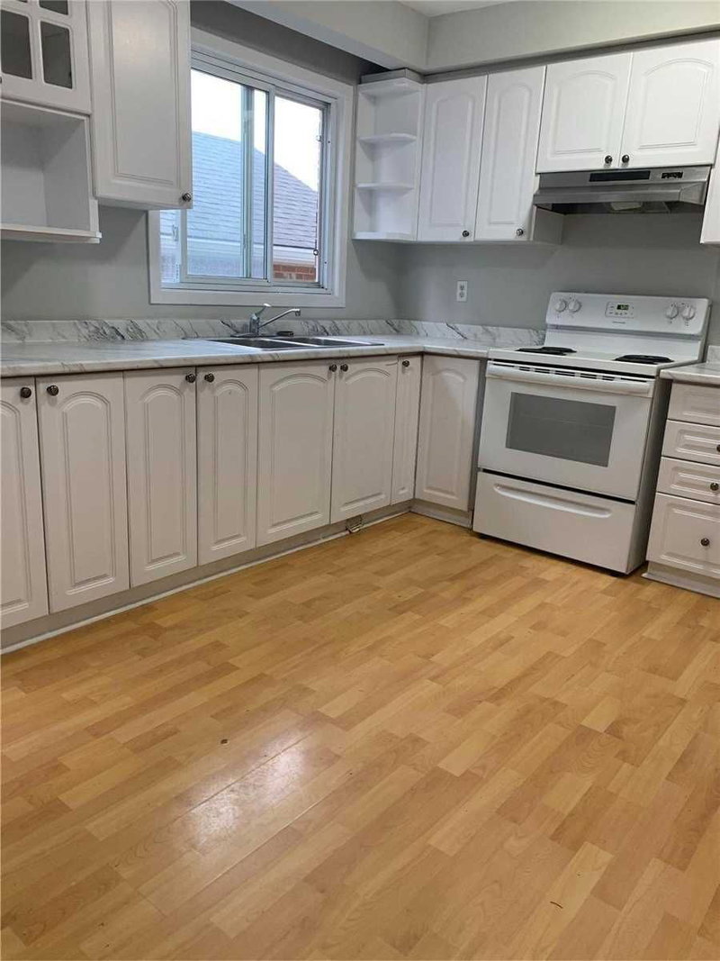 Upper - 93 Ashford Crt, Brampton, L6V3E2 | Image 3