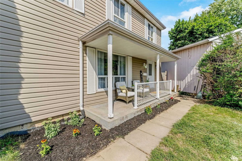 31 Huntingwood Cres, Brampton, L6S1S5 | Image 3