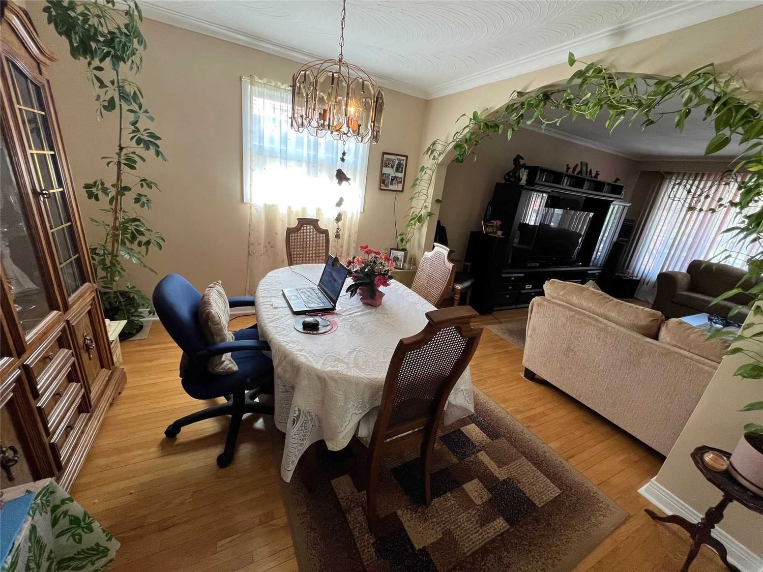 Listing Image 4