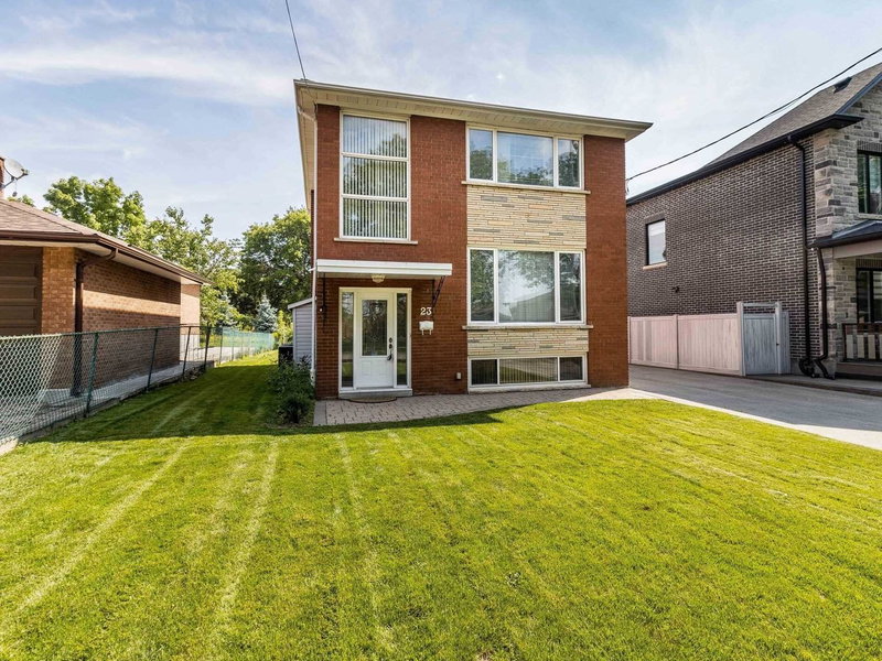 23 Blue Springs Rd, Toronto, M6L2T5 | Image 2