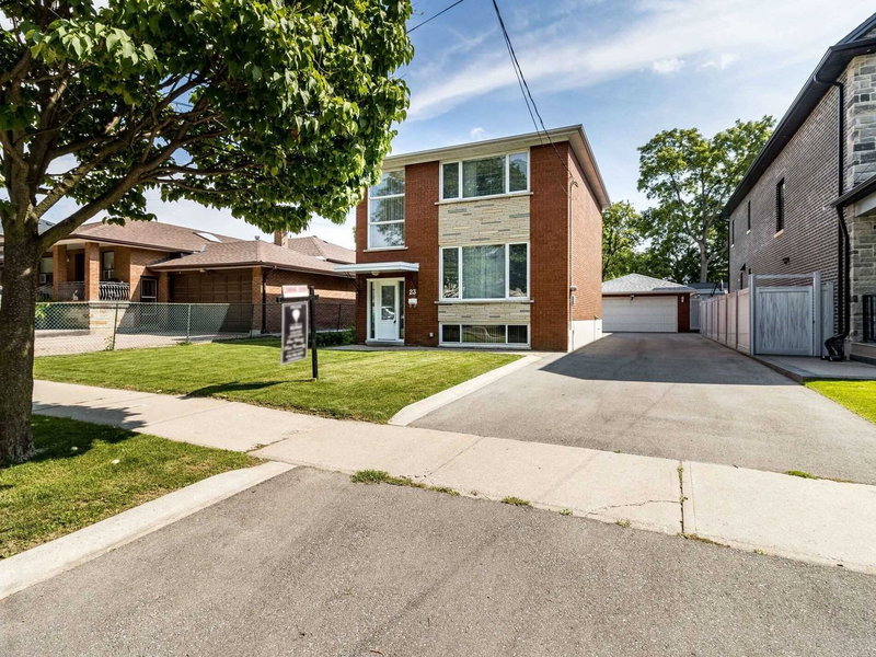 23 Blue Springs Rd, Toronto, M6L2T5 | Image 3