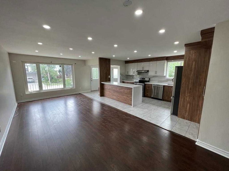 15 Gainsborough Rd, Brampton, L6S1X2 | Image 3