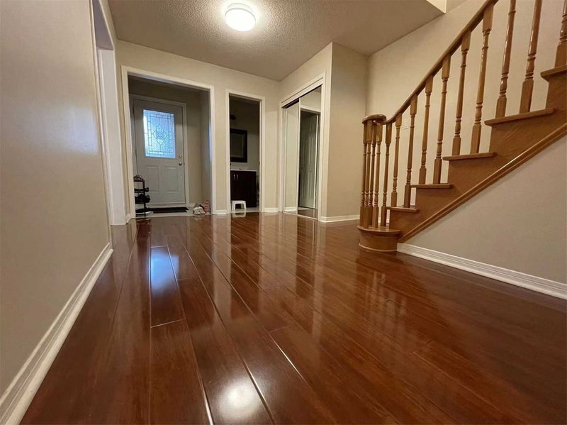 4255 Wakefield Cres, Mississauga, L5C4M5 | Image 2